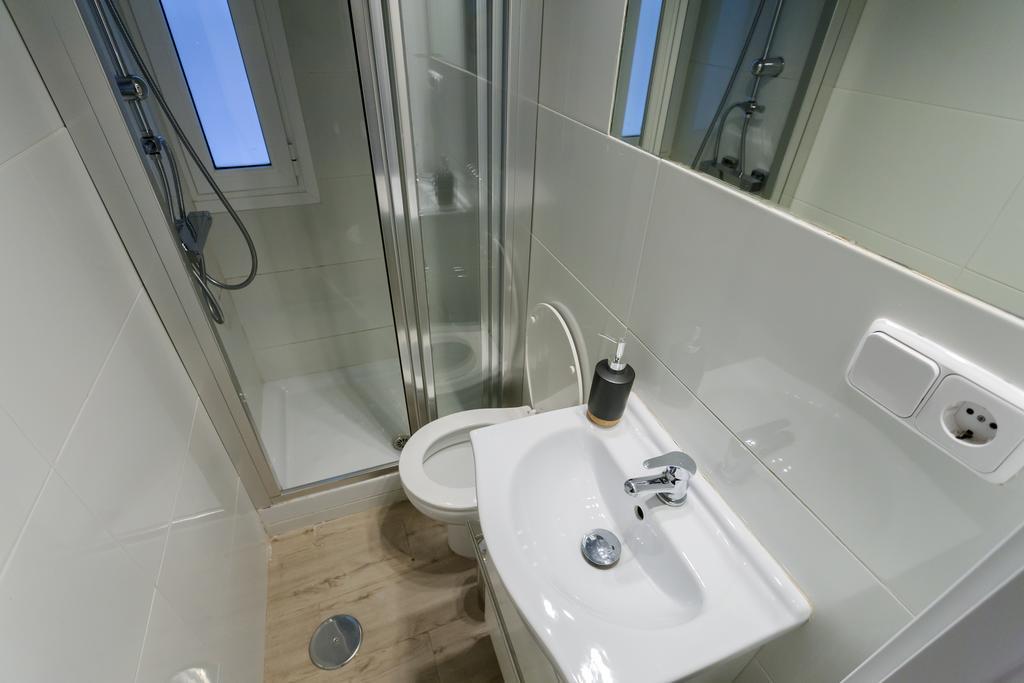 Dobo Rooms Ronda De Segovia Madrid Exterior photo